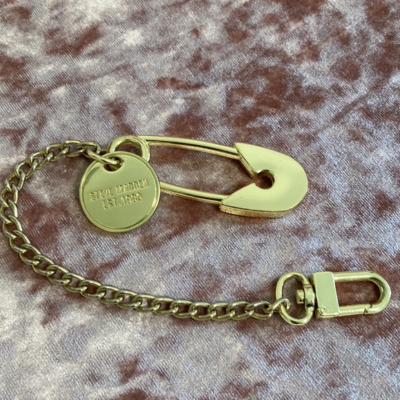 Steve Madden Gold Pin Keychain - Picture 2 of 4